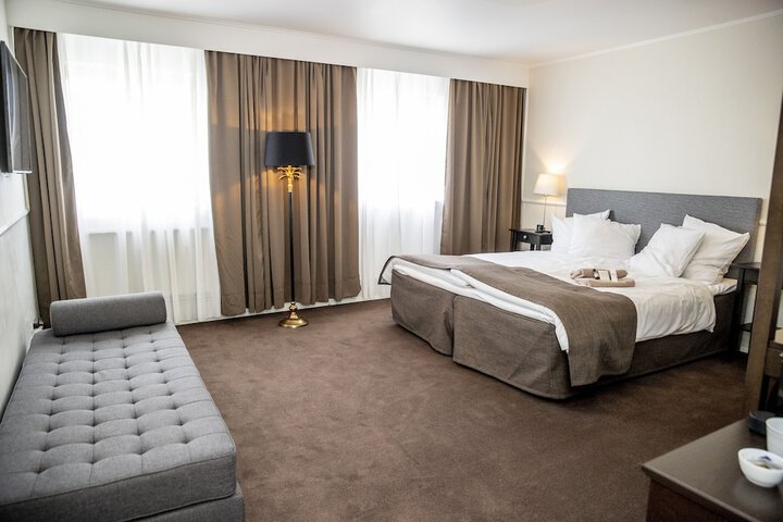 Room 6 of 60