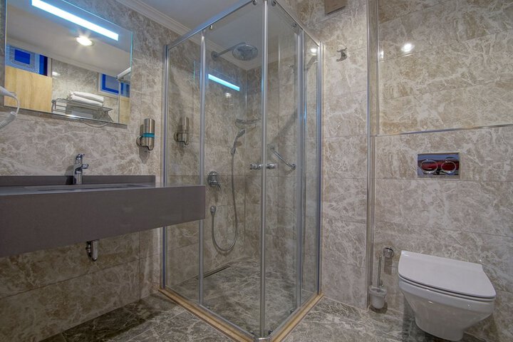 Room 14 of 21