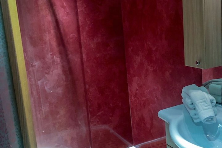 Room 25 of 46