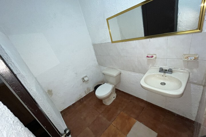 Room 16 of 21