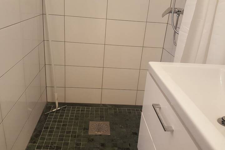 Room 15 of 36
