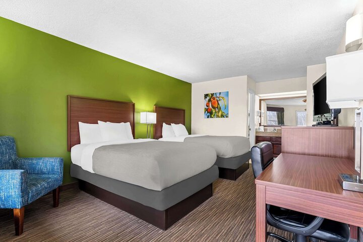 2 Double Beds (6 of 7)