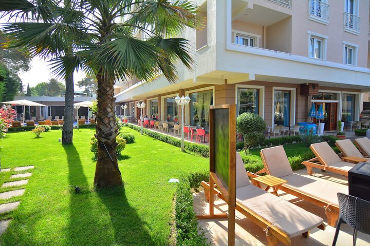Hotel Exterior 79 of 86