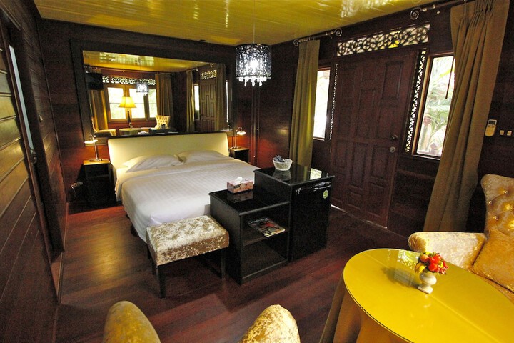 Room 4 of 170