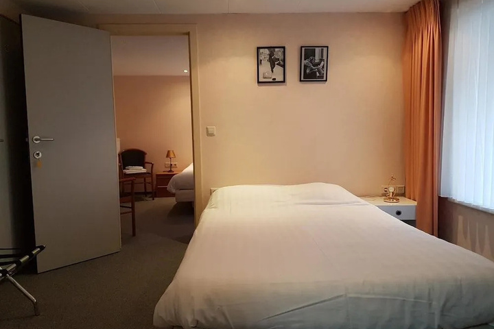 Room 3 of 16