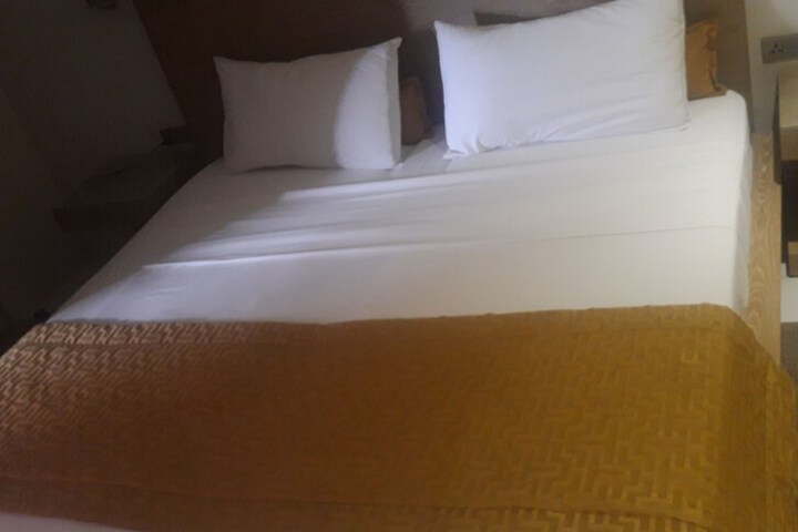 Room 12 of 90