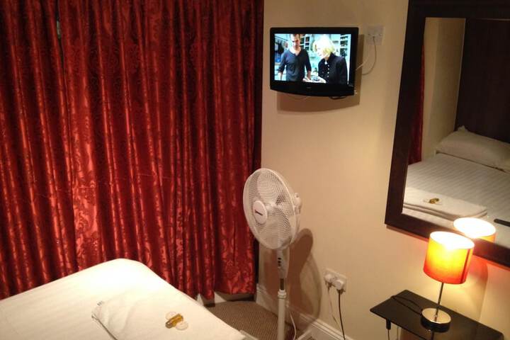 Room 14 of 26