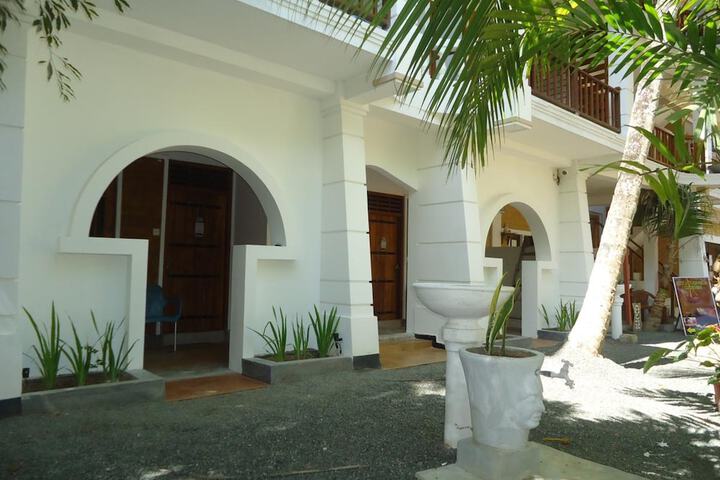Hotel Exterior 49 of 56