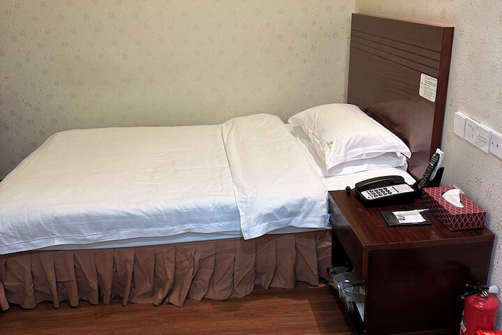 Room 16 of 33