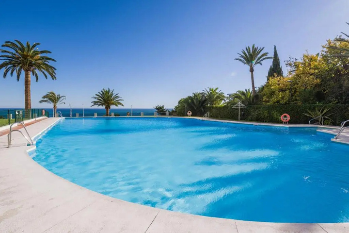 Pool 10 of 15