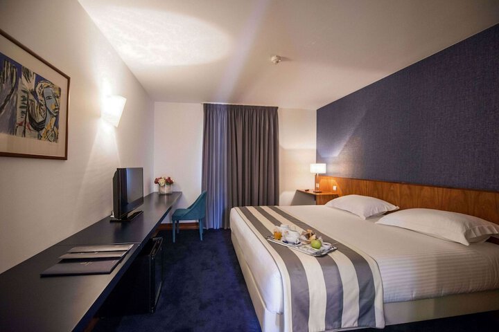 Room 12 of 46