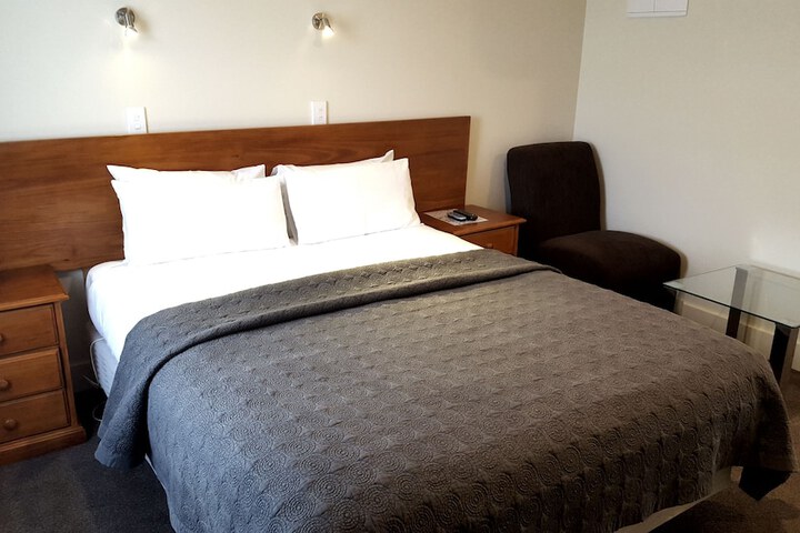 Room 2 of 36