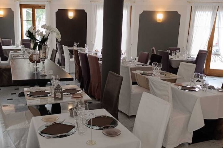 Dining 60 of 86