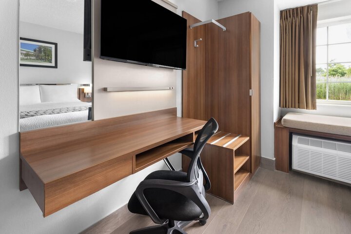 Room 6 of 26
