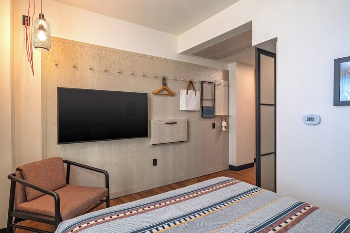 Room 16 of 53