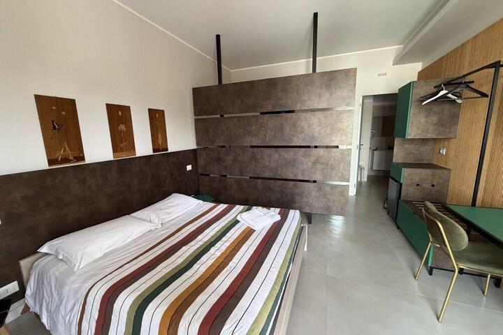 Room 28 of 68