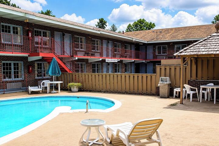Hotel with Pool