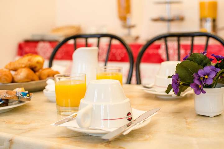 Breakfast/Coffee Service 28 of 40