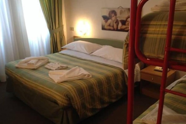 Room 14 of 34
