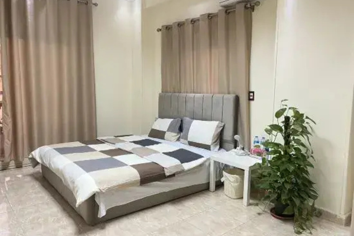Room 4 of 11