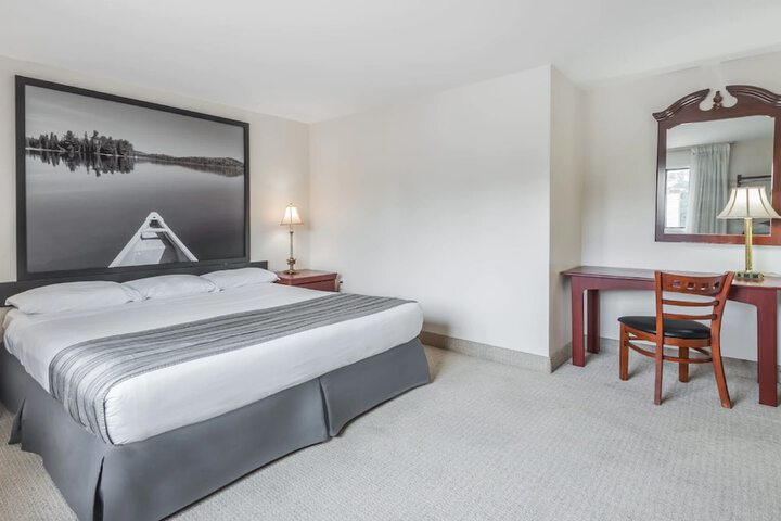 1 King Bed Efficiency Room (8 of 11)