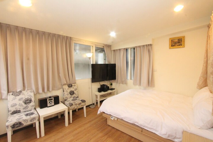 Room 3 of 246