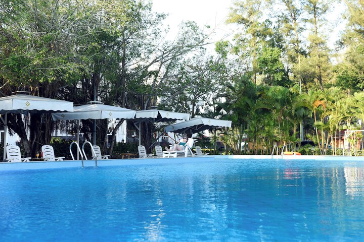 Pool 83 of 137