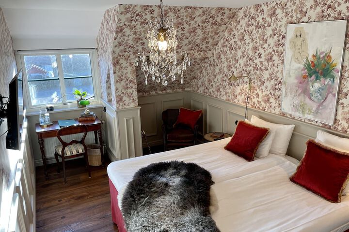 Room 13 of 74