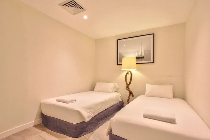 Room 4 of 15
