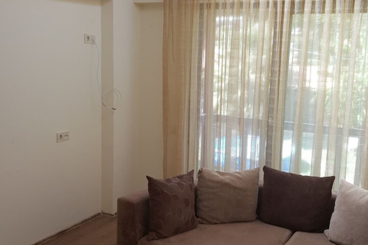 Room 5 of 102