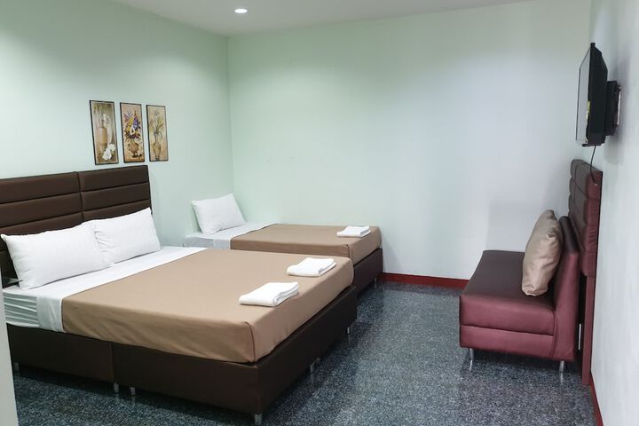 Room 10 of 34