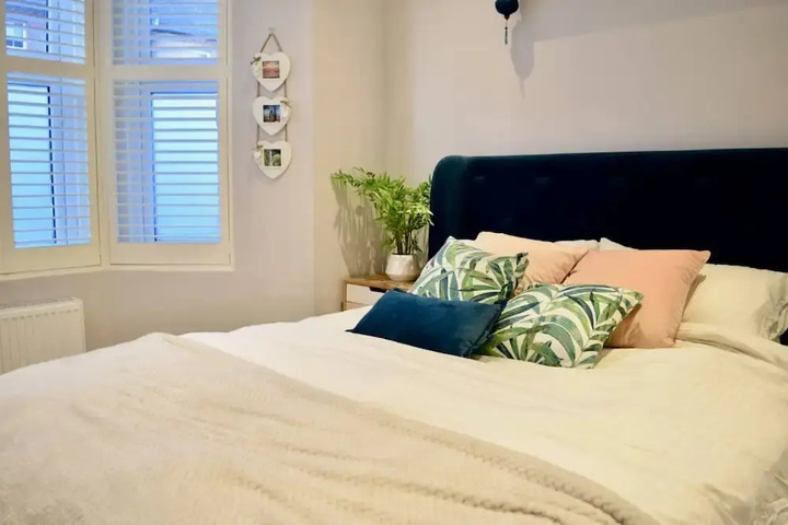Room 2 of 12