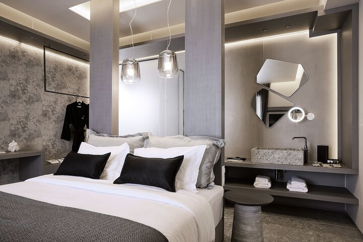 Room 42 of 168