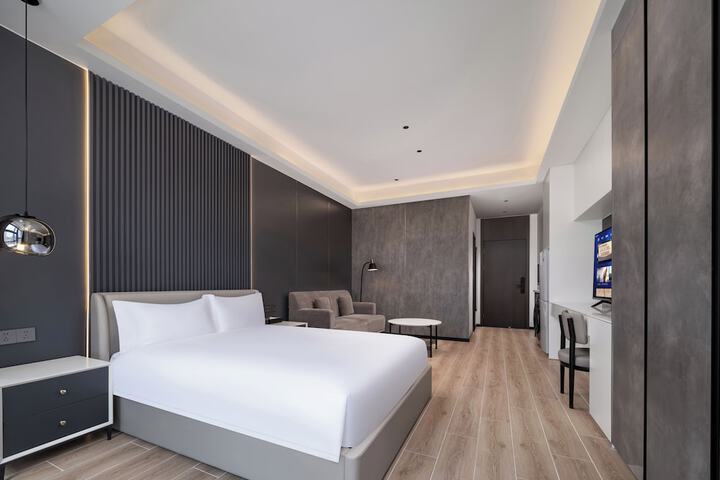 Room 13 of 92