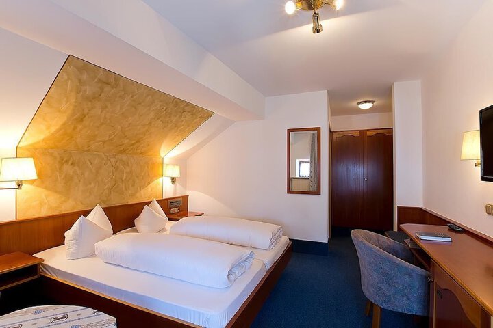 Room 19 of 39
