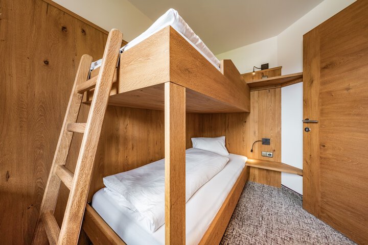 Room 32 of 181