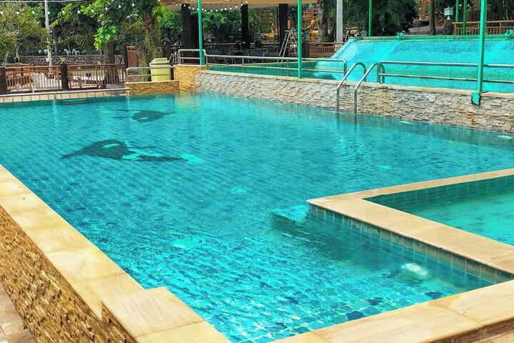 Pool 105 of 156