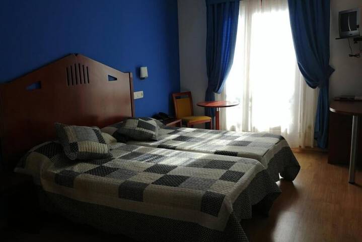 Room 11 of 37
