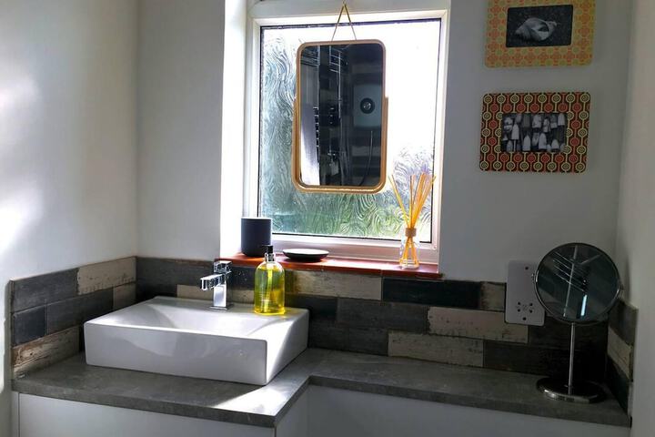 Room 10 of 27