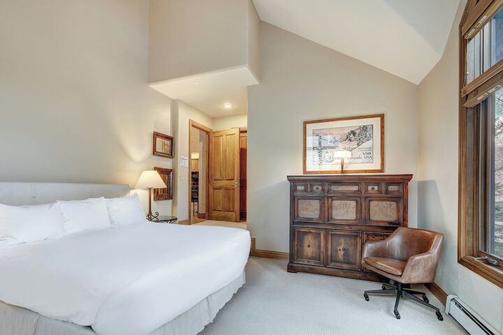Room 37 of 493
