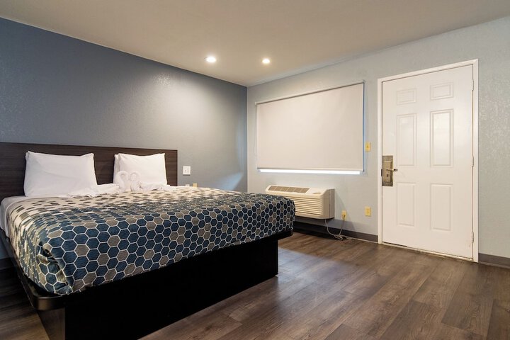 Room 5 of 20