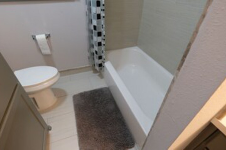Room 2 of 38