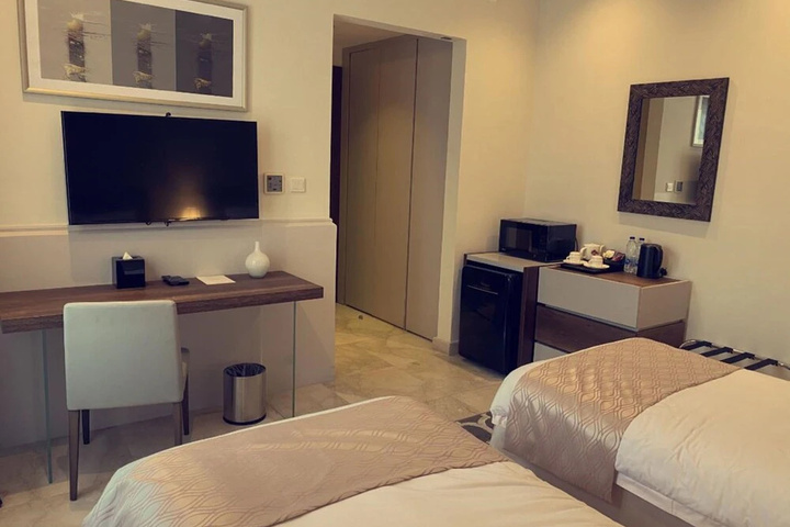 Room 2 of 17