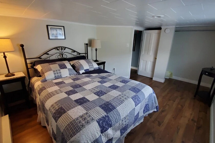 Room 2 of 8