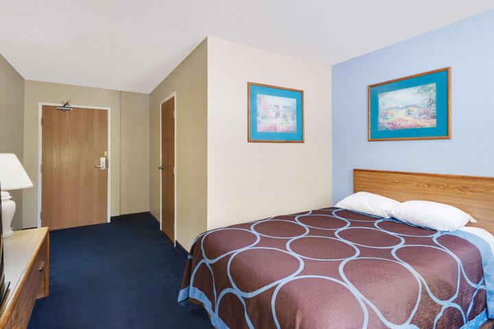 1 King Bed (7 of 11)