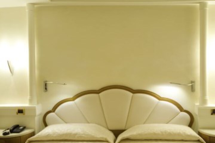 Room 4 of 70
