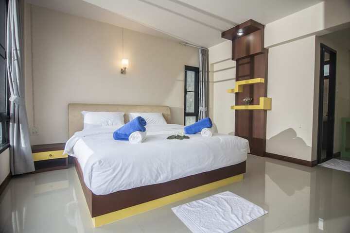 Room 5 of 17