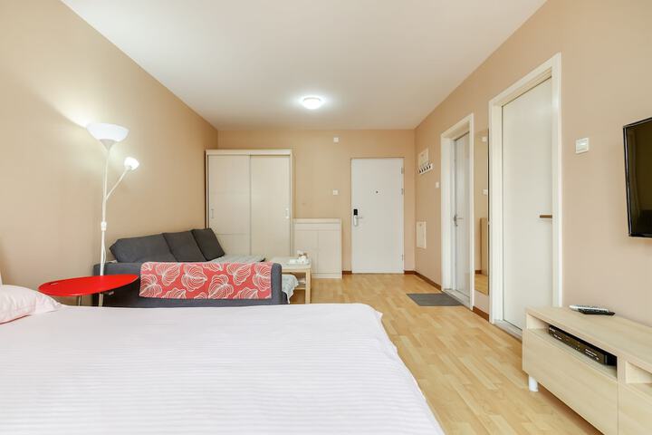 Room 8 of 74