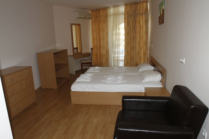 Room 6 of 65
