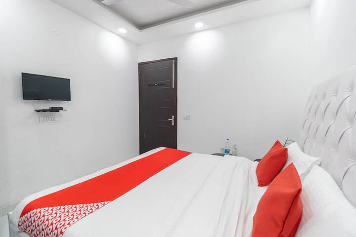 Room 13 of 19